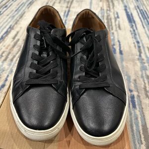 Men’s 10.5 black new republic shoes